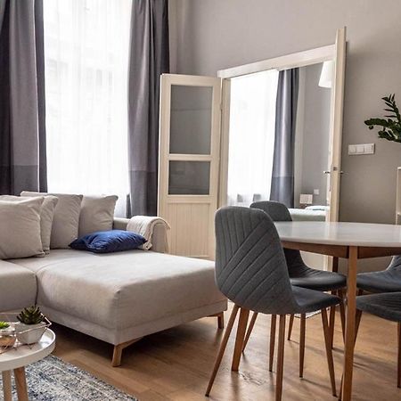 Apartamento Maria Topfive With Free Private Parking Budapest Exterior foto