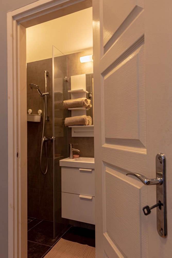 Apartamento Maria Topfive With Free Private Parking Budapest Exterior foto